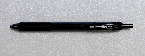 ダイソーで買ったぺんてるのボールペン「エナージェル エス」