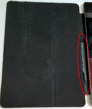 100均で買ったiPadケースがボロボロな感じに
