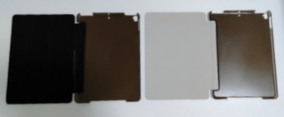 330円と990円のiPadケースを開いて比較。ふたの裏側の色が違う